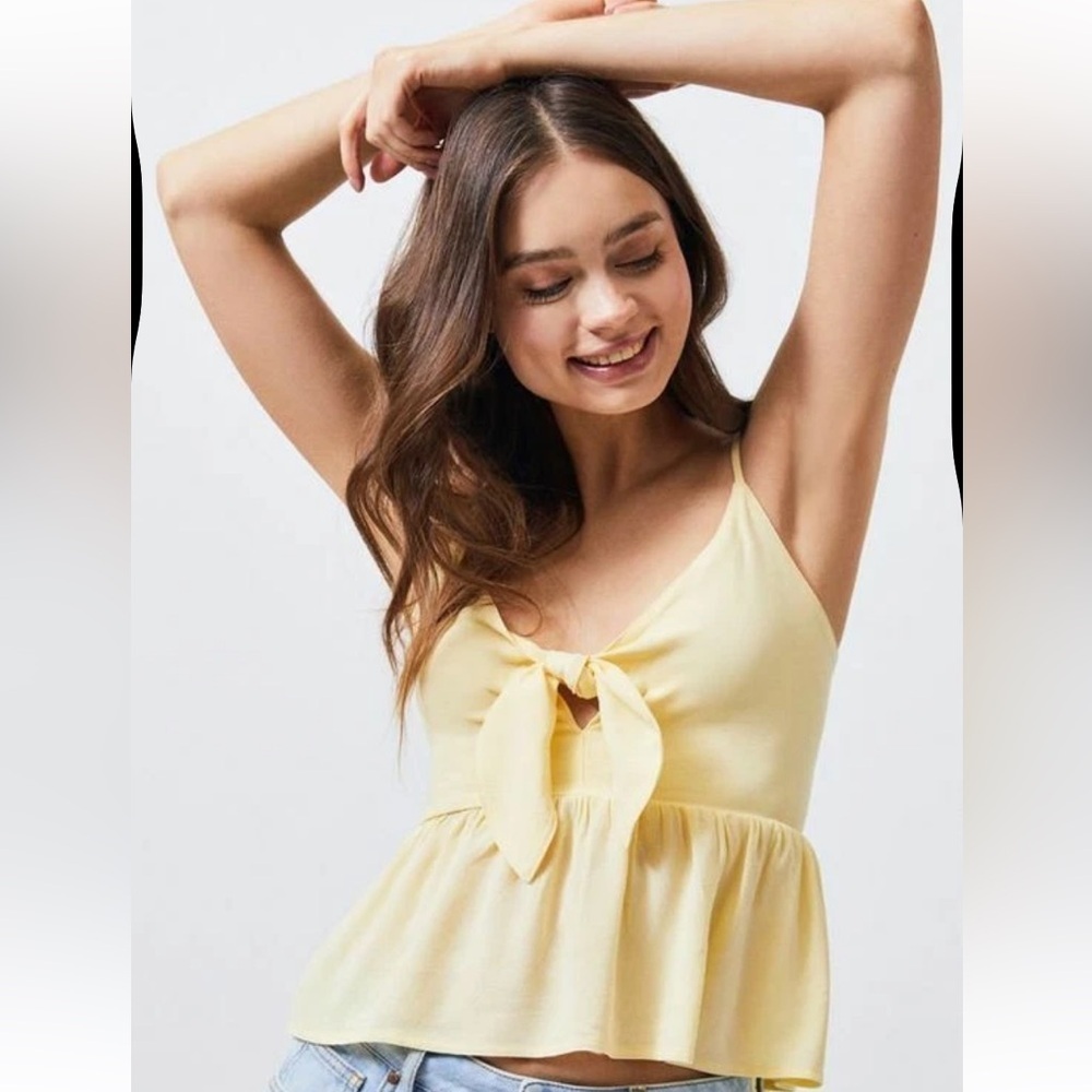 L.A. Hearts Women's
Light Yellow Tie Front Summer top